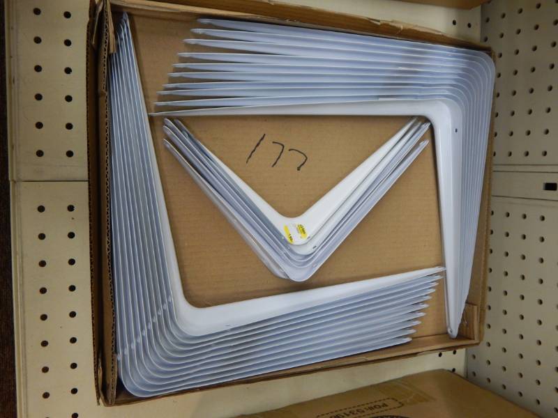 lot 177 image: white shelf brackets