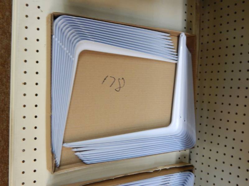 lot 178 image: white shelf brackets