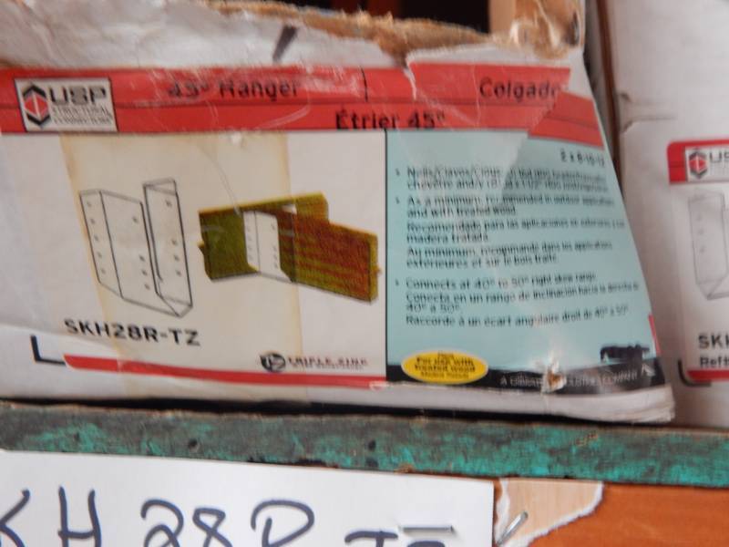 lot 253 image: Metal construction hangers (USPKantsag and Simpson Brands)