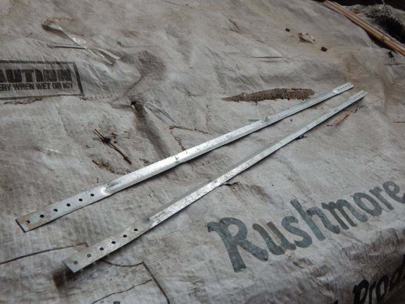 lot 260 image: Metal construction hangers (USPKantsag and Simpson Brands)
