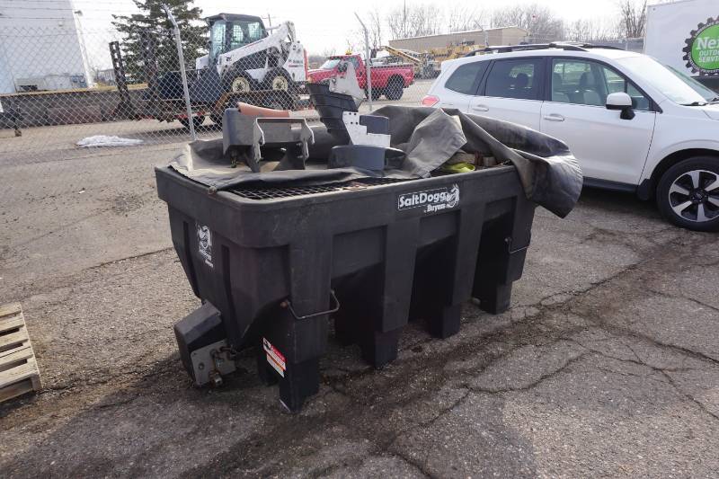 lot 9 image: Buyers Model SHPE 1500 Salt Dogg Poly Electric Salt Spreader