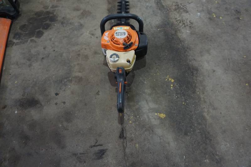 lot 20 image: Stihl Model HS81 R 30 Gas Powered Hedge Trimmer