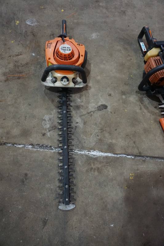 lot 22 image: Stihl Model HS46C 24 Gas Powered Hedge Trimmer