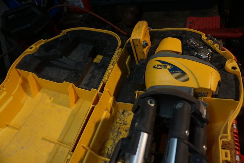lot 32 image: Spectra Brand Model LL200 Contractors Laser Level Set With Tri Pod Stand & StorageCarry Case