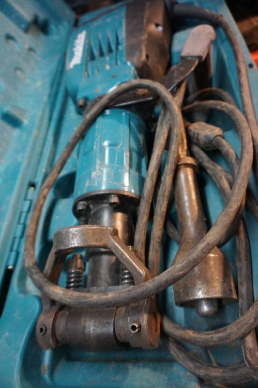 lot 34 image: Makita Model HM1307CB Heavy Duty Hammer Drill With Wheel StorageCarry Case