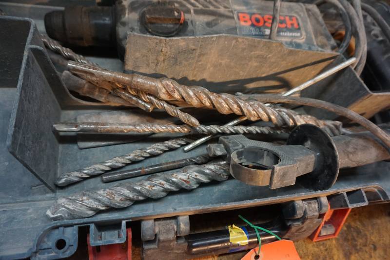lot 36 image: Bosch Model 11224VSP Electric Hammer Drill With Bits & StorageCarry Case
