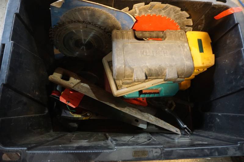 lot 47 image: Lot of Assorted Abrasive Saw Blades and Partial Tool Sets