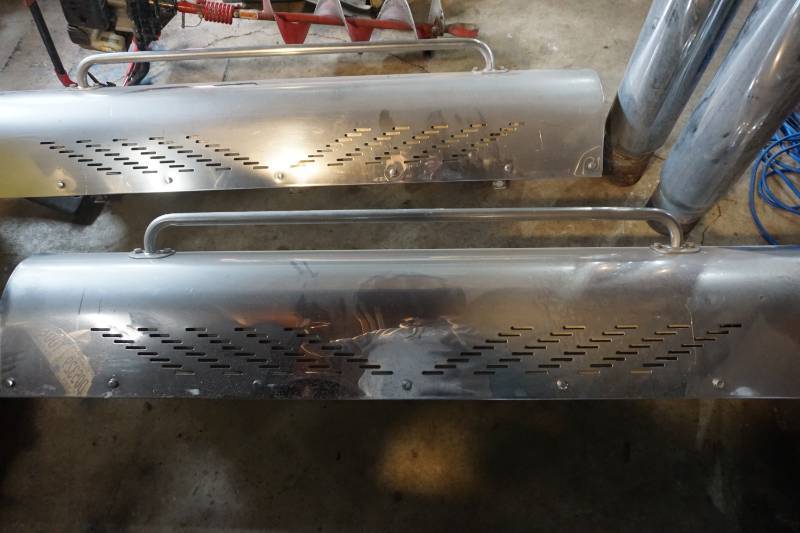 lot 51 image: Chrome Semi Truck Exhaust Set