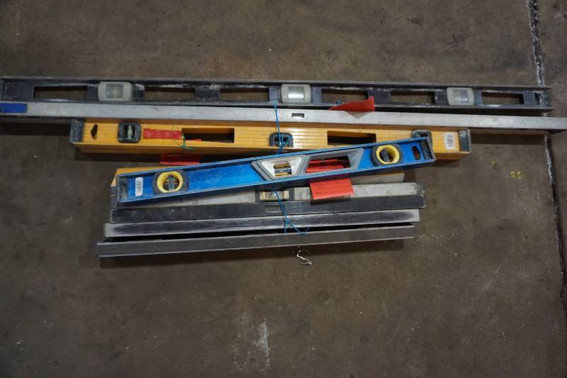 lot 54 image: Lot of Assorted Contractors Levels