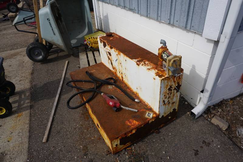 lot 55 image: Truck Bed Fuel Tank With Fillrite 12V Transfer Pump