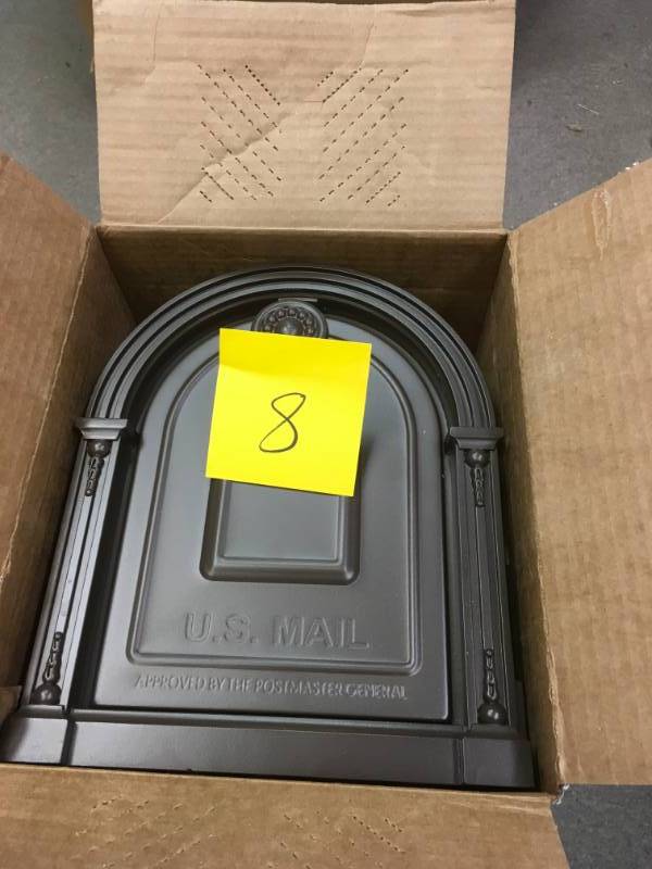 lot 8 image: Gibraltar Mailboxes Garrison Steel Post-Mount Large Mailbox in Venetian Bronze in good condition