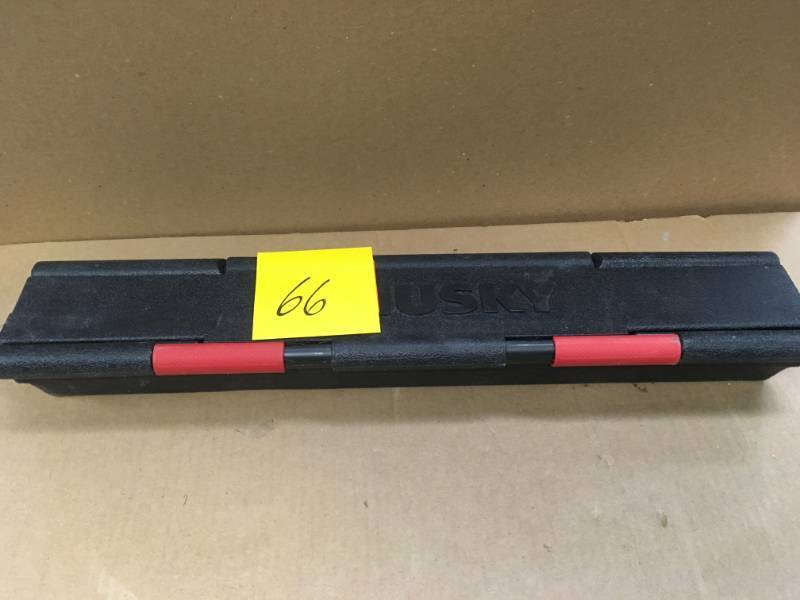 lot 66 image: Husky 5-80 ft. lbs. 38 in. Drive Digital Display Click Torque Wrench in good condition