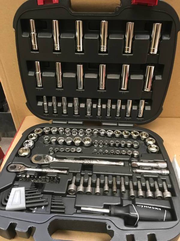 Husky Mechanics Tool Set (111-Piece) in good condition