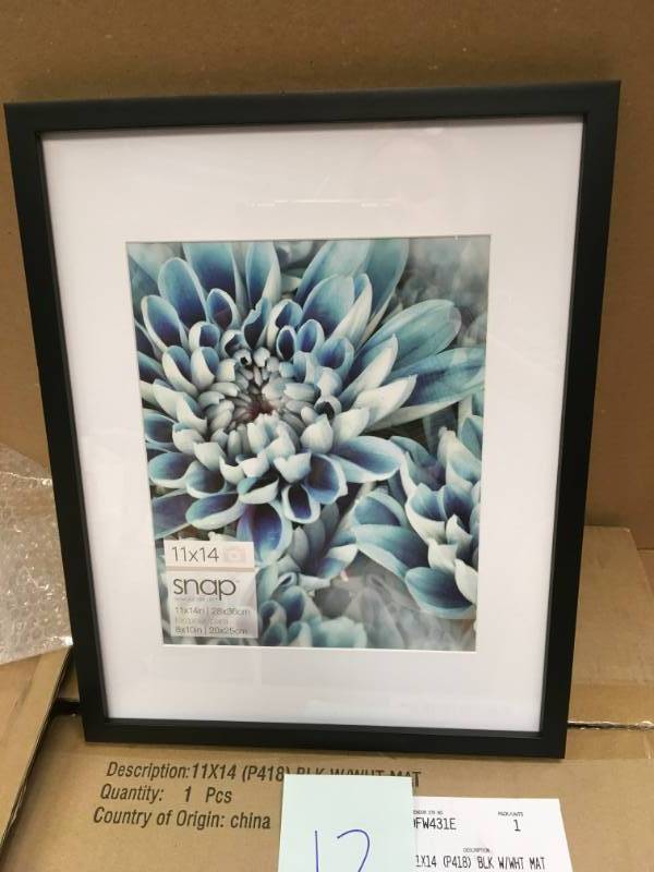 Snap 11x14 Frame - Black in good condition