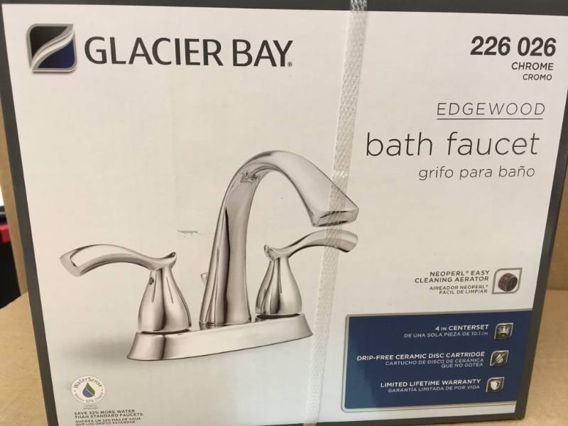 Glacier Bay Edgewood 4 in. Centerset 2-Handle High-Arc Bathroom Faucet in Chrome in good condition