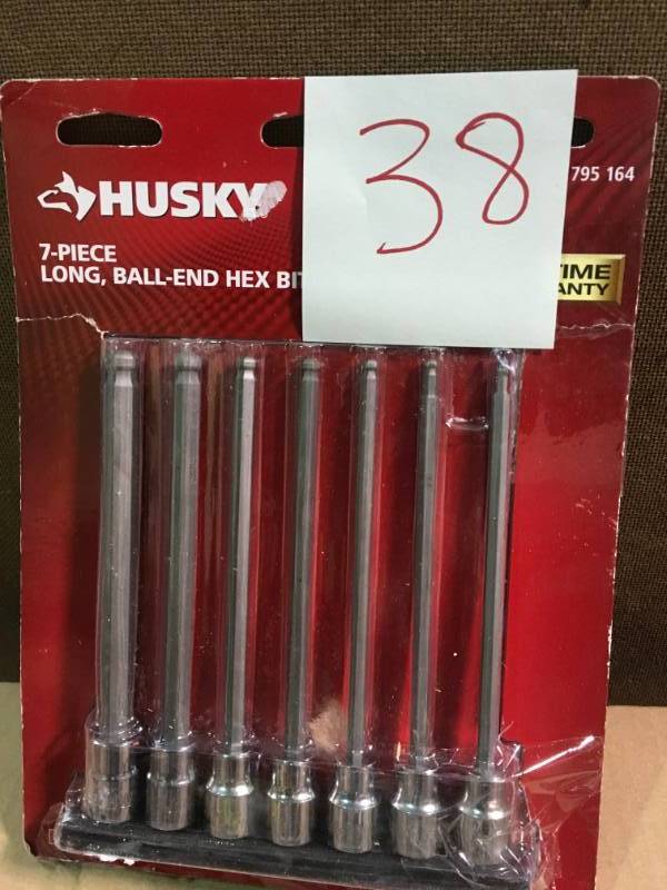 Husky 38 in. Drive SAE Long Ball Hex Bit Socket Set (7-Piece) in good condition