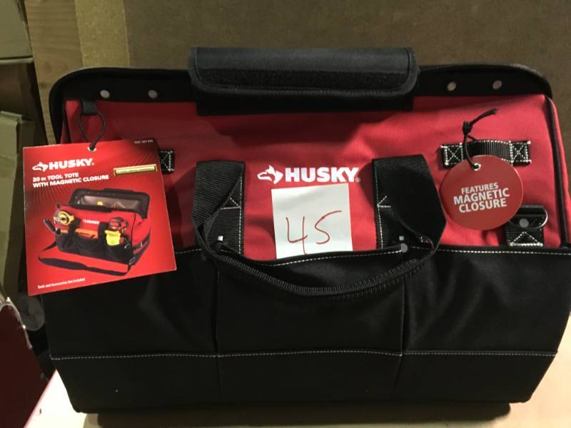 Husky 20 in. Tool Tote Bag with Magnetic Closure in good condition