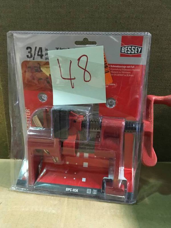 BESSEY H-Style Pipe Clamp Fixture Set for 34 in. Black Pipe in good condition