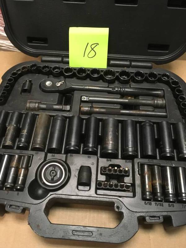 lot 18 image: Husky 38 in. Drive 100-Position Universal SAE and Metric Mechanics Tool Set (60-Piece) in good condition