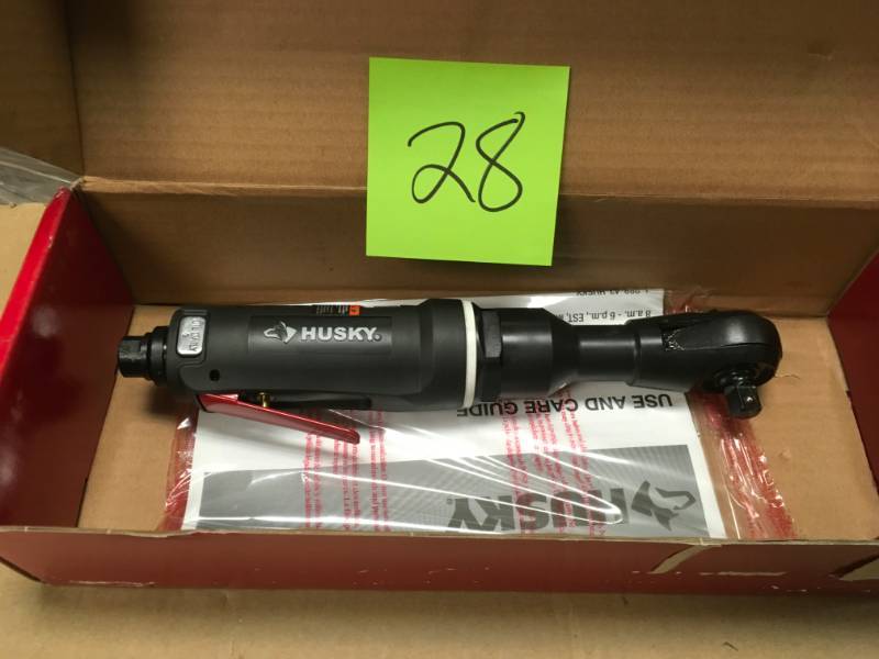lot 28 image: Husky 80 ft.lbs. 38 in. Reaction-Less Ratchet in good condition