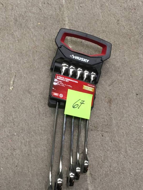 lot 67 image: Husky SAE X-Large Combination Wrench Set (5-Piece) in good condition