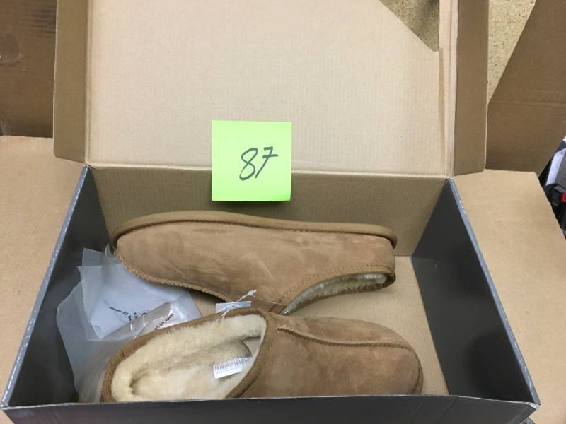 lot 87 image: Kirkland Signature Mens Shearling Clog Slipper Chestnut, size 7 eu 41 notused