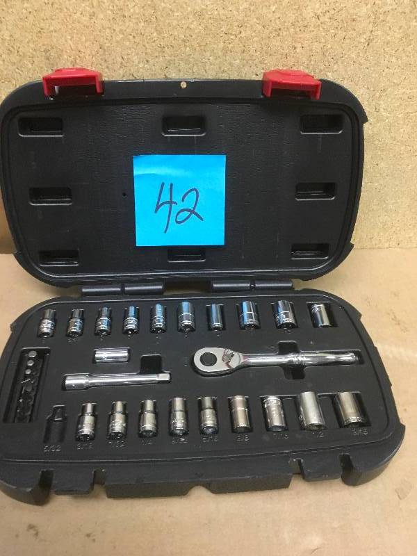 Husky 14 in. Drive Ratchet SAEMetric Socket Set (30-Piece)  in very good condition