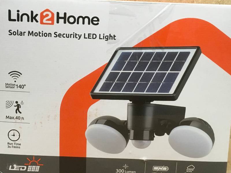 Link2Home Super Bright Black 600-Lumen Motion Activated Outdoor Dual Head LED 6500K Solar Powered Landscape Flood Light  in very good condition