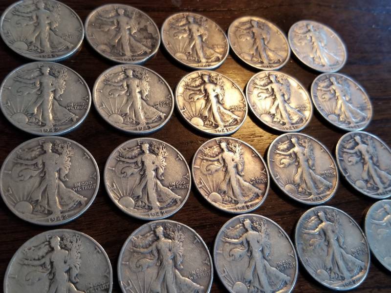 GROUP OF 20 WALKING LIBERTY SILVER HALF DOLLARS
