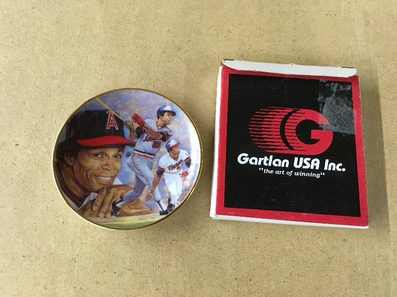 lot 267 image: Rod Carew 29 Hitting For The Hall Plate