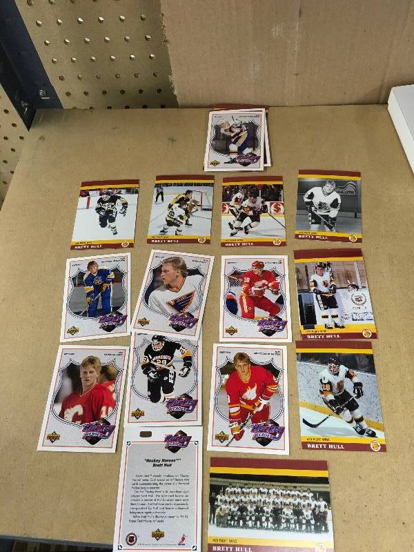 lot 269 image: Hockey Heroes Brett Hull Card Set