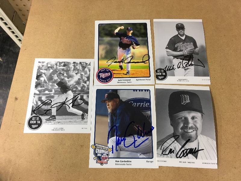 lot 276 image: Autographed Twins Photos