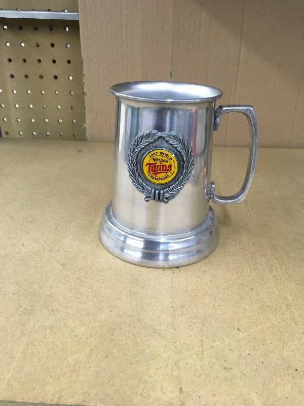 lot 280 image: 1987 Minnesota Twins World Champions Beer Mug