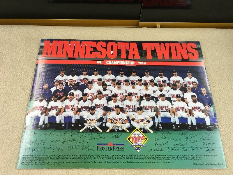 lot 306 image: Autographed 1991 Minnesota Twins World Champions Poster