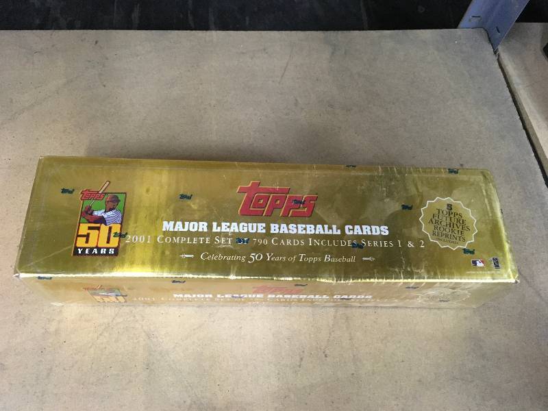 lot 326 image: 2001 Topps MLB Card Set
