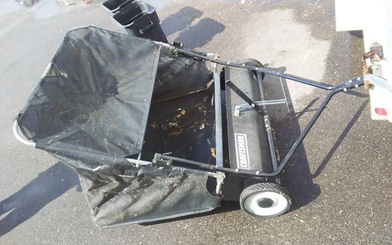 lot 6 image: Craftsman 42 Inch Lawn Sweeper
