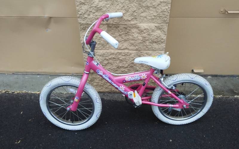 lot 14 image: Daisy Pacific 16 Inch Girls Bike