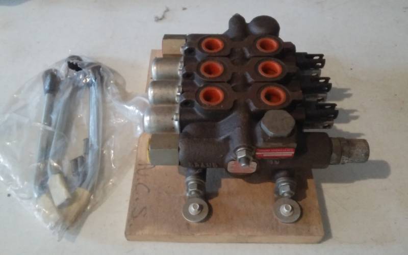 lot 18 image: NOS Brand Hydraulics 3 Way Valve