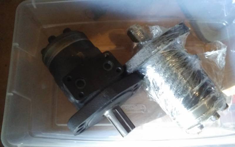 lot 20 image: NOS Sam Brand Hydraulic Drive Motors (2)