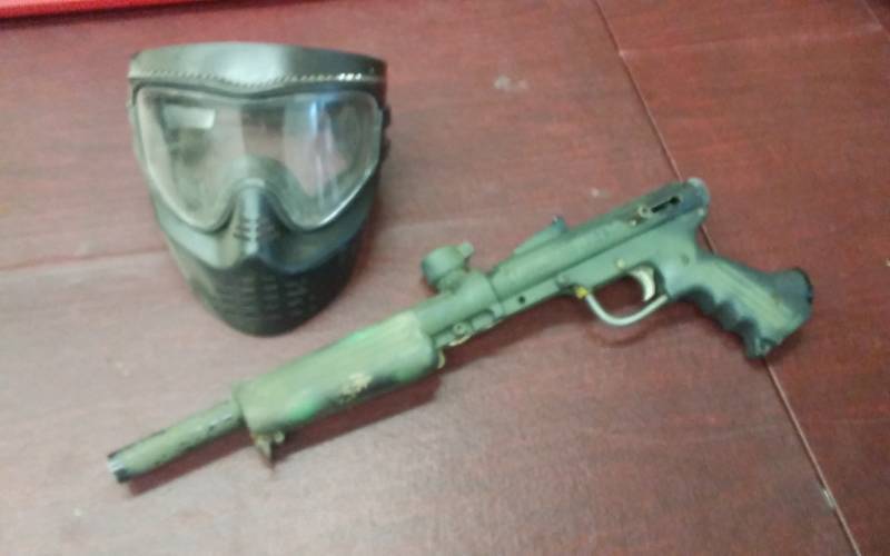 lot 38 image: Pitman Pro Lite Paint Ball Gun & Mask