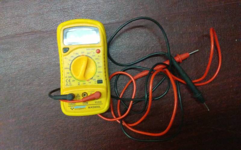 lot 53 image: Northern Tool Brand Multi-Meter.  Works-In Good Condition