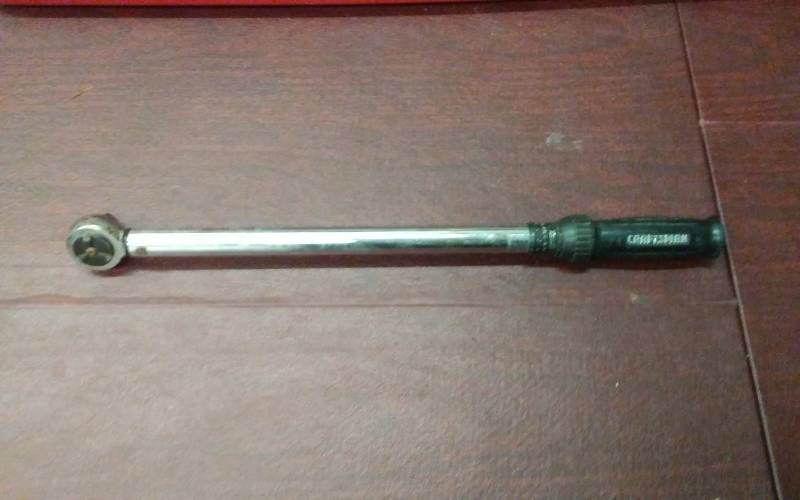 lot 54 image: Craftsman 12 Inch Foot Lbs. Torque Wrench