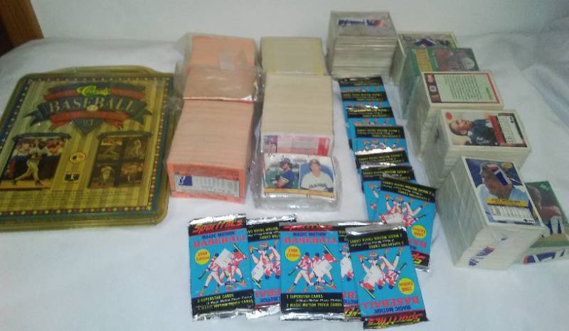 lot 7 image: 4,000 trading cards