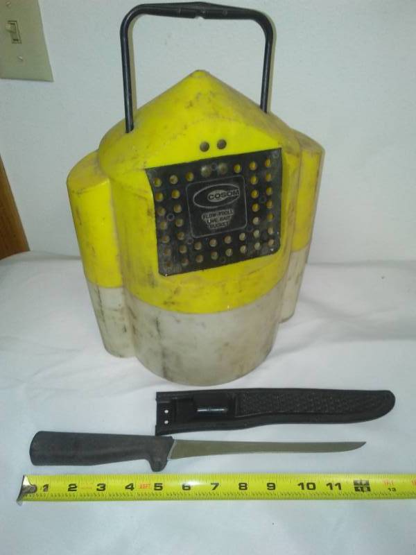 lot 13 image: Fishing  Minnow Bucket and Filet Knife 7