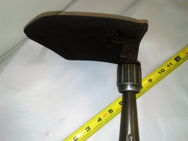 lot 14 image: WWII Folding Shovel