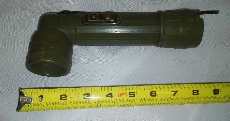 lot 15 image: Military 90 degree flashlight MX-991U