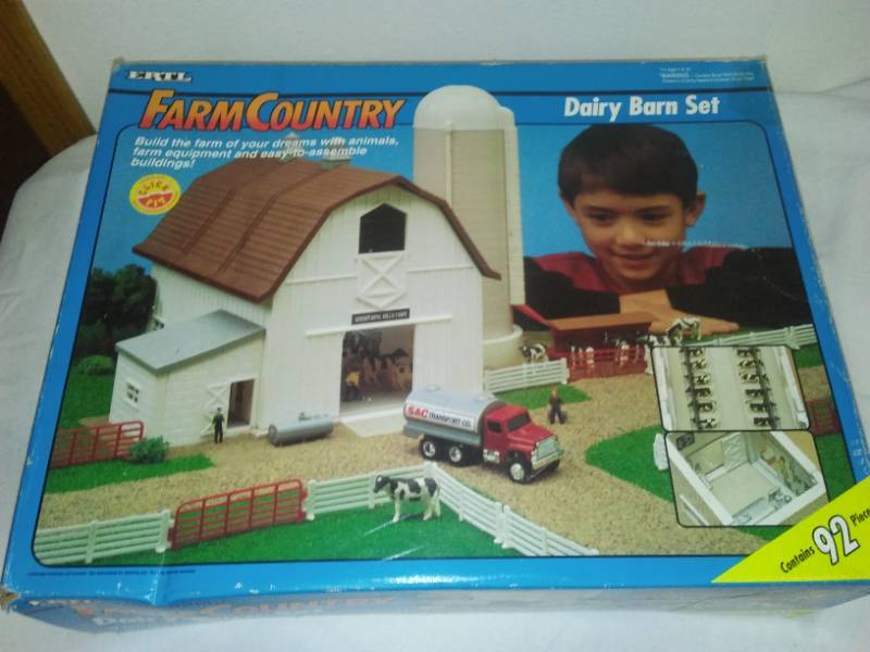 ertl farm country dairy barn playset