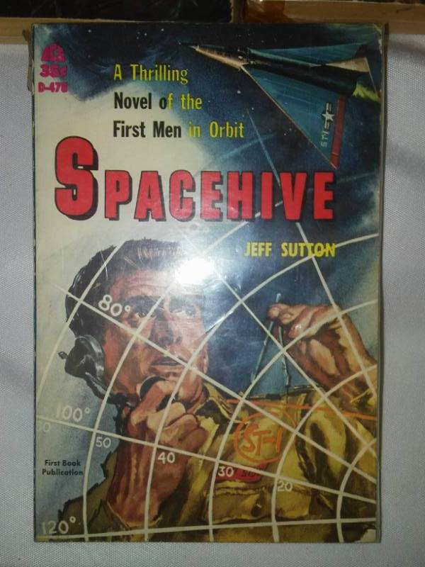 lot 31 image: 21 Science Fiction  pulp fictions books. Jules Verne, Norton, Gordon, Cummings