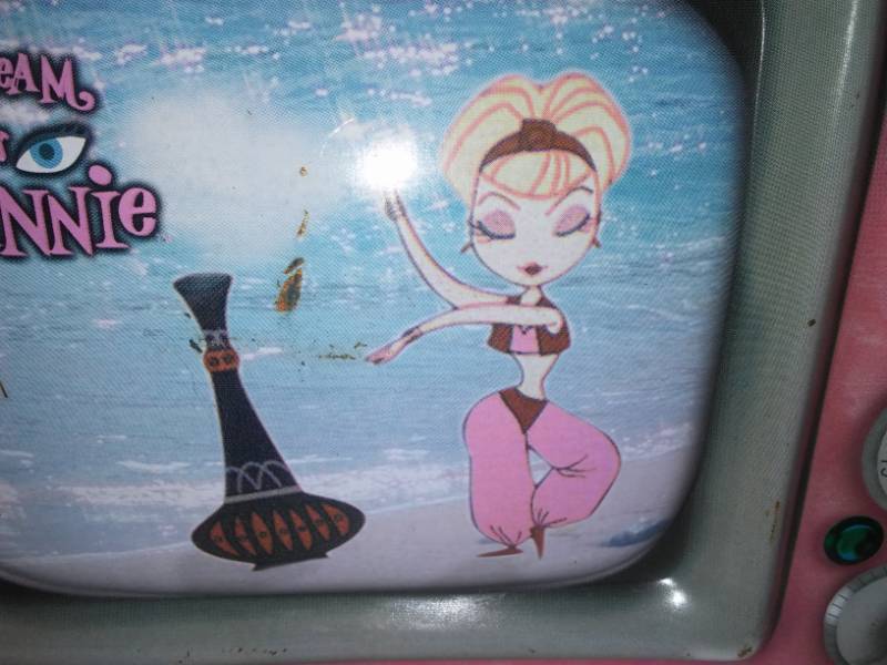 lot 40 image: I dream of Jeannie Lunchbox Vandor, Looks like a TV Vintage