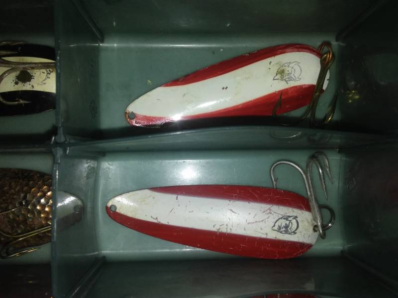lot 46 image: 15 Daredevils & misc. spoons & case, 13  8.5  2. Fishing Lures